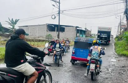 “Hasta las rodillas llega el agua” alerta por caos en la calle Loja de La Concordia
