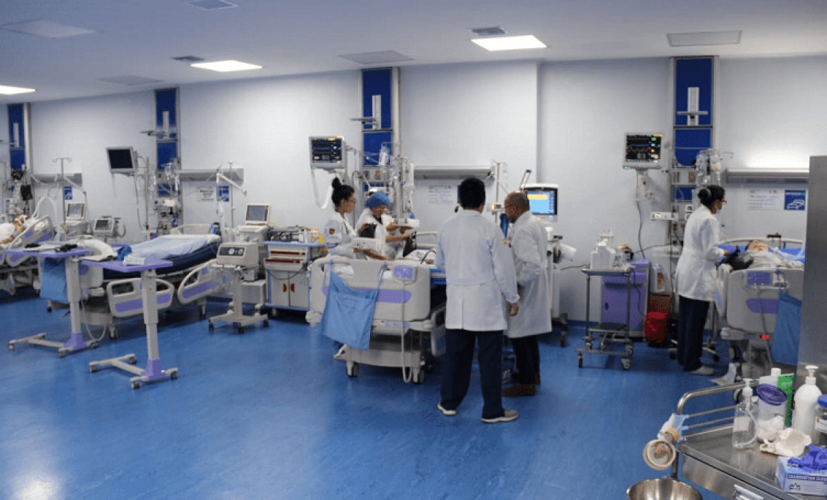 Hogares ecuatorianos gastan USD 525 al año en salud por fallas en el sistema público, según BID