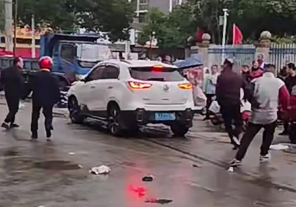 Hombre atropelló intencionalmente a varios niños a la salida de un colegio en Japón