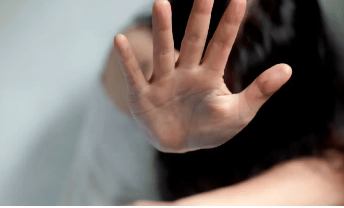 hombre-detenido-por-violenta-agresion-a-su-pareja-frente-a-sus-hijos-en-santo-domingo-de-los-tsachilas