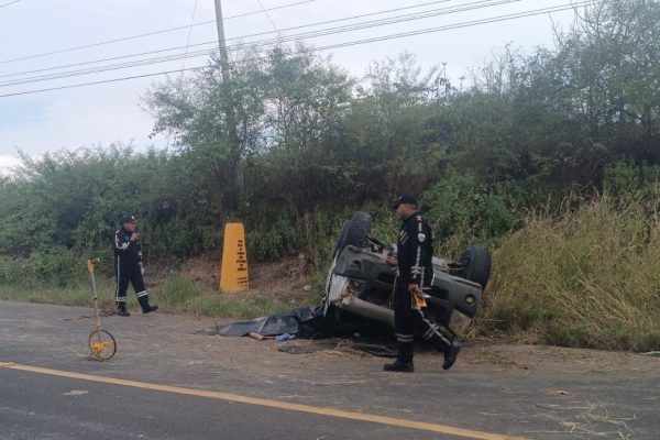 Hombre muere tras volcamiento en la vía Manta–Rocafuerte, a cinco kilómetros de Jaramijó
