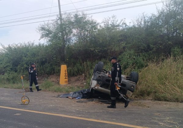 Hombre muere tras volcamiento en la vía Manta–Rocafuerte, a cinco kilómetros de Jaramijó
