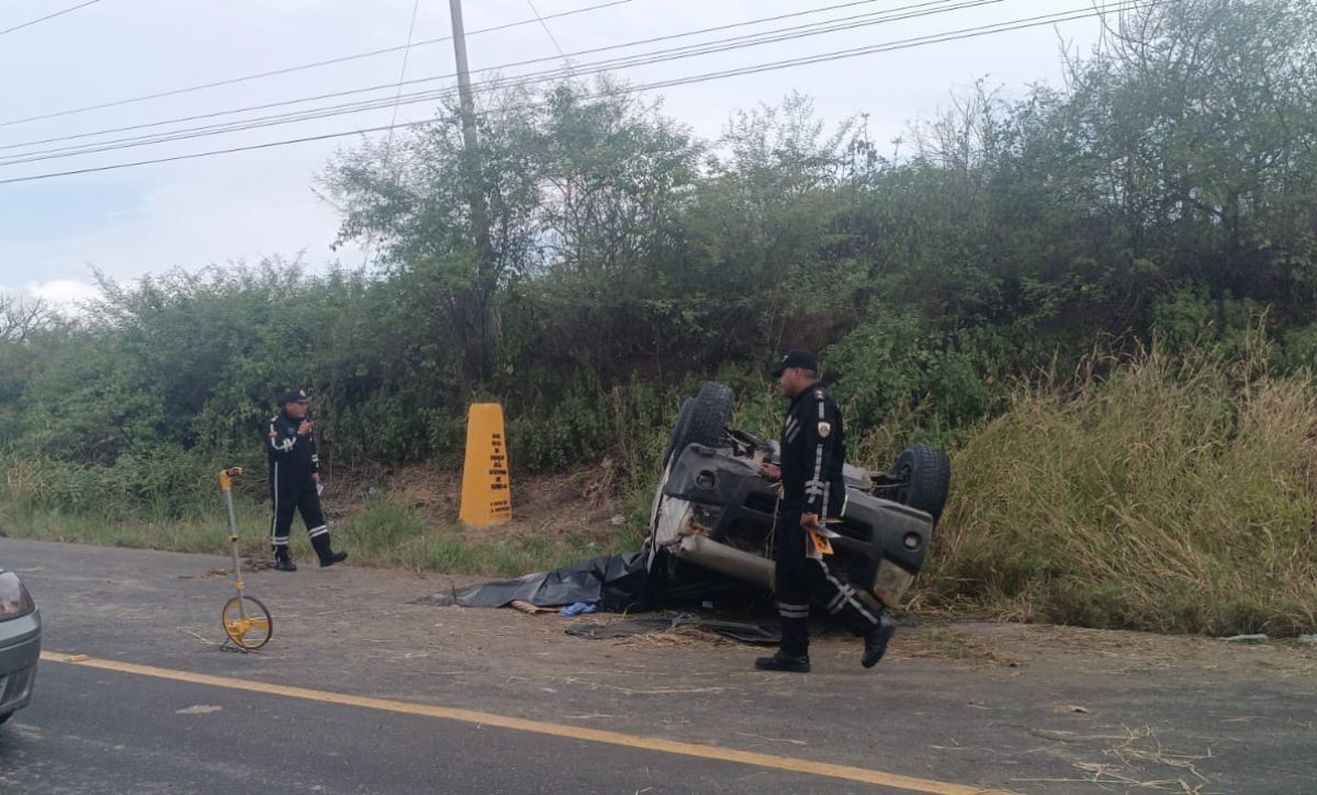 Hombre muere tras volcamiento en la vía Manta–Rocafuerte, a cinco kilómetros de Jaramijó