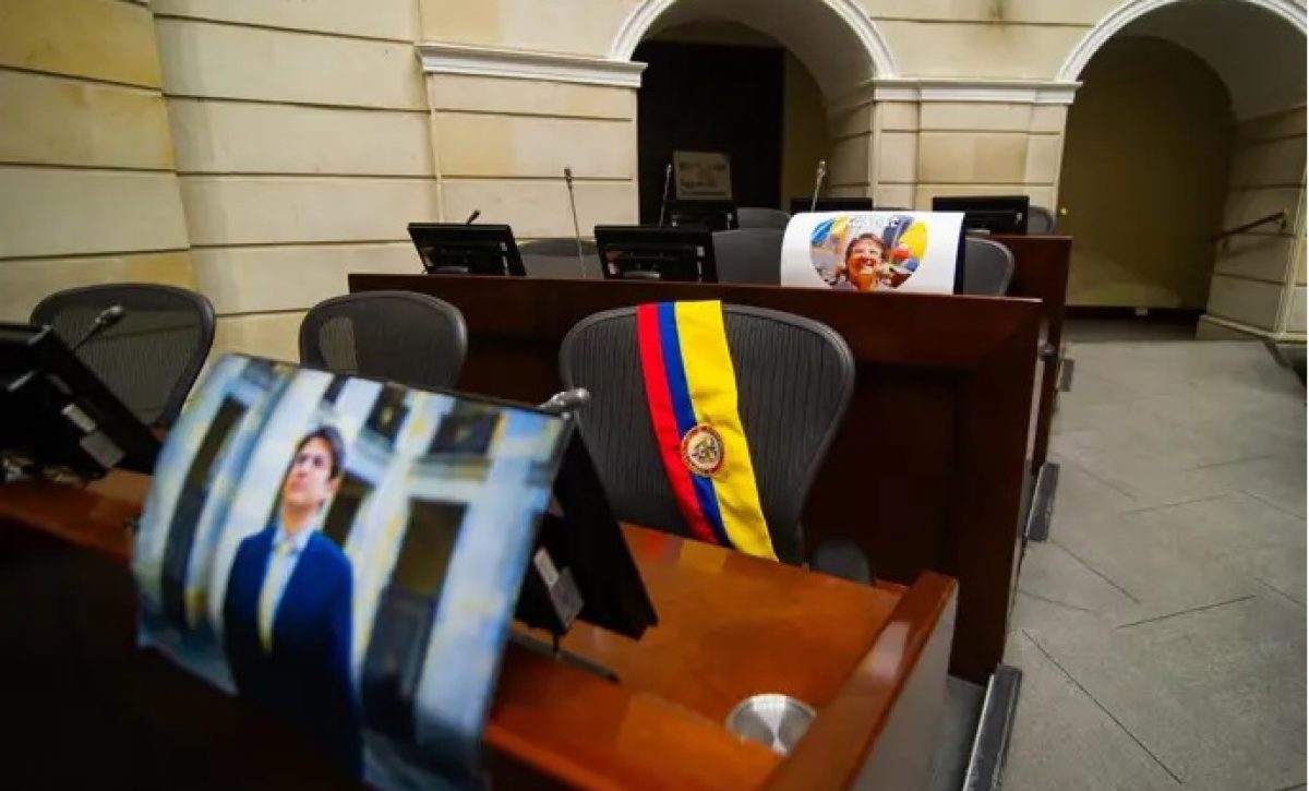 Homenaje póstumo al senador colombiano Miguel Uribe Turbay tras su asesinato. FOTO: Europa Press.