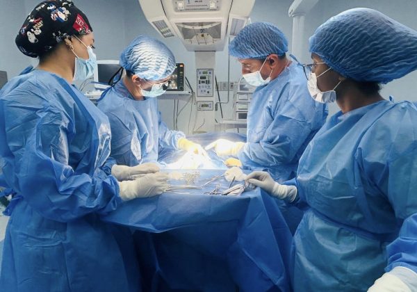 Médicos del hospital Verdi Cevallos realizaron la cirugía.