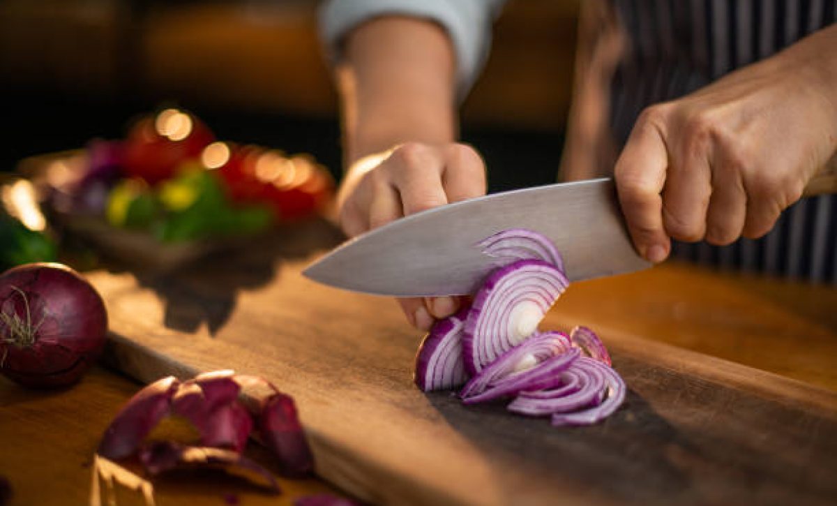 ¿Hueles a cebolla después de cocinar? Descubre estos métodos efectivos para eliminar el olor de tus manos de manera fácil y rápida