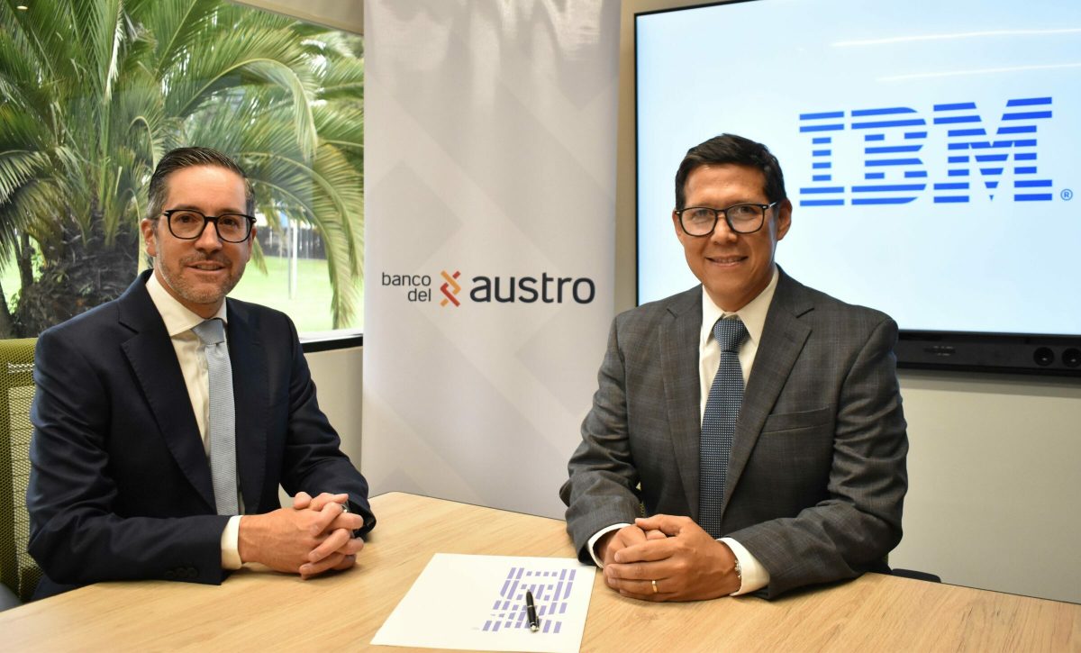 Clemente Tamariz, Gerente General del Banco del Austro y Andrés Maldonado, Gerente General de IBM Ecuador.