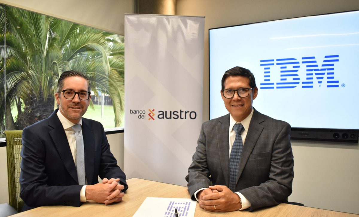 Clemente Tamariz, Gerente General del Banco del Austro y Andrés Maldonado, Gerente General de IBM Ecuador.