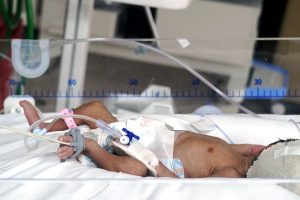 IESS desvincula médicos tras fallecimiento de bebé en hospital de Guayaquil