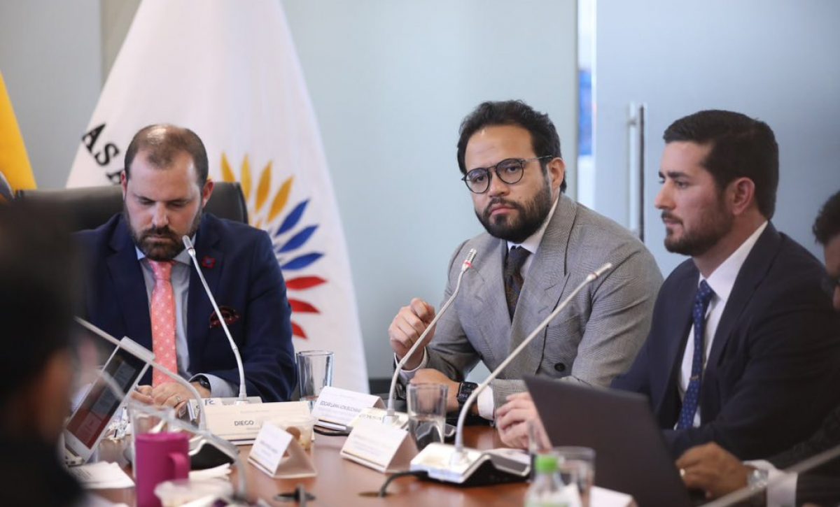 IESS reemplazará a médicos que no cumplan jornada completa, anuncia Édgar Lama