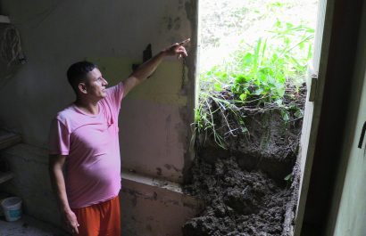 Cuatro familias fueron evacuadas por deslizamiento de tierra en la ciudadela “La Piñonada” de Portoviejo