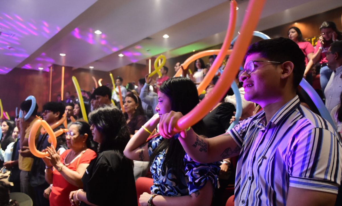 Los jóvenes disfrutaron del show musical que hubo en el evento.