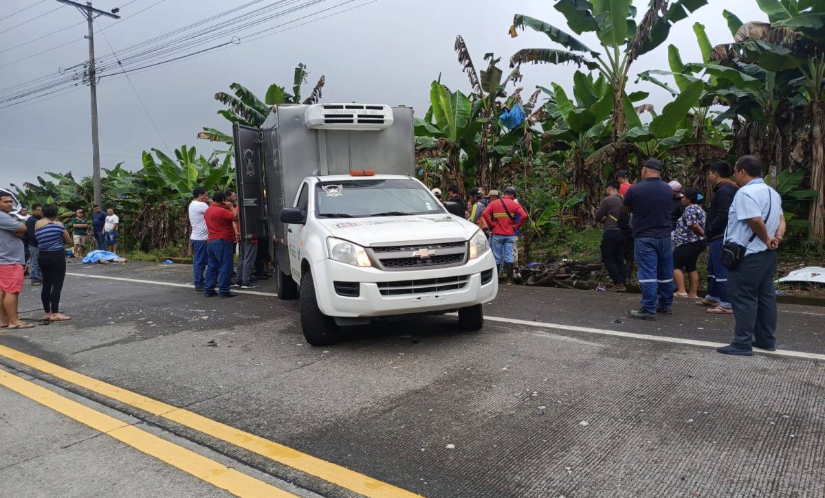 ¡Iban a su trabajo! Dos hombres mueren tras triple choque en El Carmen, Manabí