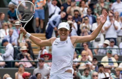 Iga Swiatek alcanza las semifinales de Wimbledon por primera vez tras vencer a Samsonova