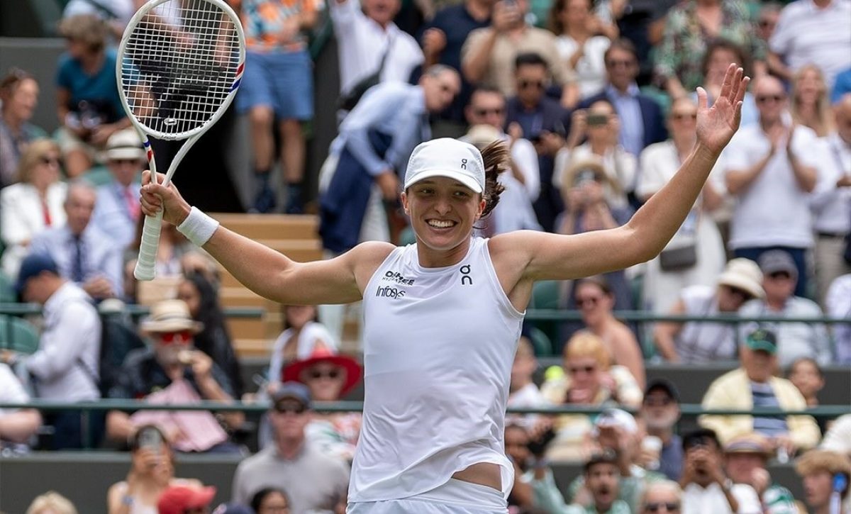 Iga Swiatek alcanza las semifinales de Wimbledon por primera vez tras vencer a Samsonova