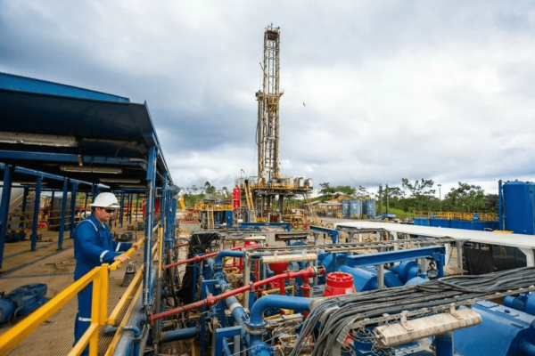 Imagen referencial. Sindicatos de Petroecuador condena desvinculación de 936 empleados