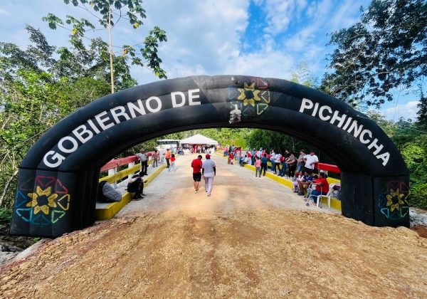 Inauguran puente de alta capacidad en Ruta 2 de Puerto Quito tras décadas de espera
