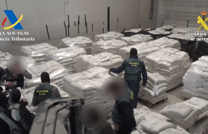 Incautan droga de Ecuador introducida en un puerto de Valencia, España y llevada a Zaragoza; estaba camuflada en material filtrante