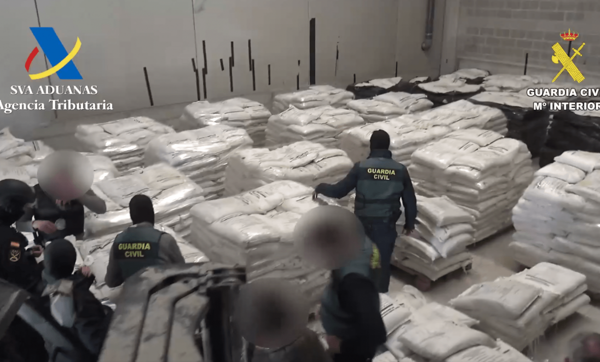 Incautan droga de Ecuador introducida en un puerto de Valencia, España y llevada a Zaragoza; estaba camuflada en material filtrante