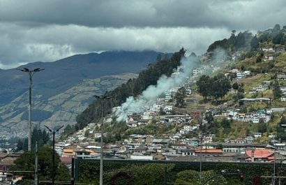 Incendio en El Panecillo fue sofocado por personal de Bomberos de Quito