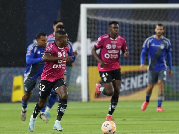 Independiente del Valle pierde con Emelec y Barcelona recupera el liderato de la LigaPro