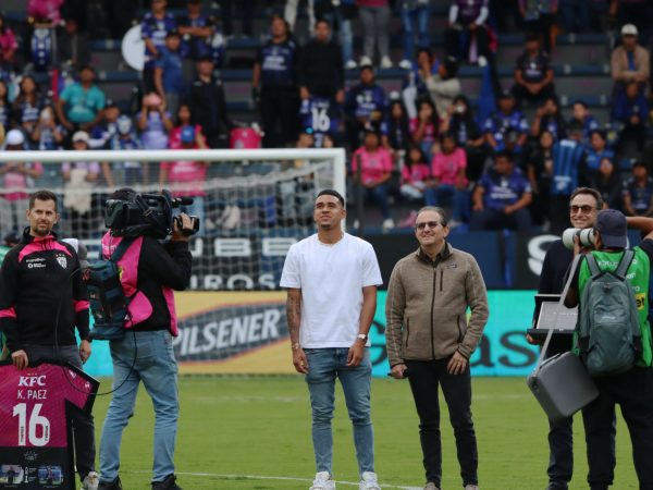 Independiente del Valle se despide de Kendry Páez durante su partido ante Mushuc Runa