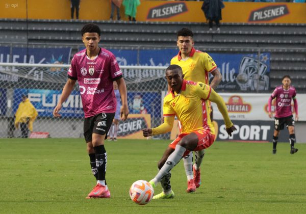 Independiente del Valle y Aucas se enfrentan este viernes con altas de bajas