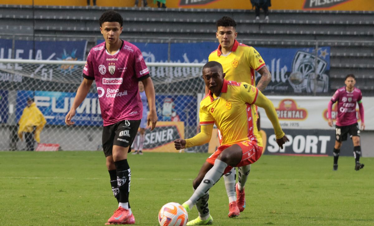 Independiente del Valle y Aucas se enfrentan este viernes con altas de bajas