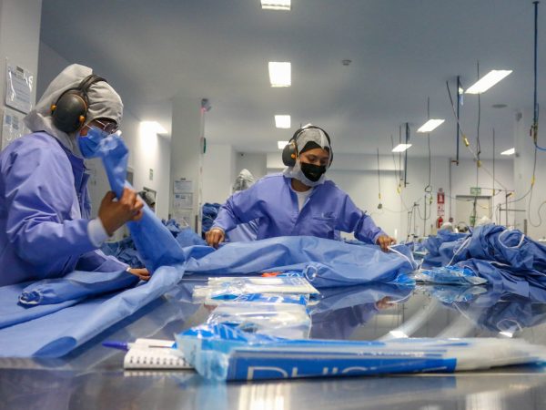 Personas trabajando