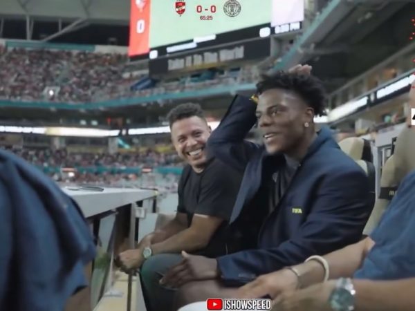 Infantino le cedió la presidencia de la FIFA al youtuber Speed por un minuto