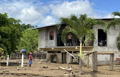 Inicia entrega de tarjetas de $130 a familias afectadas por el invierno en Portoviejo