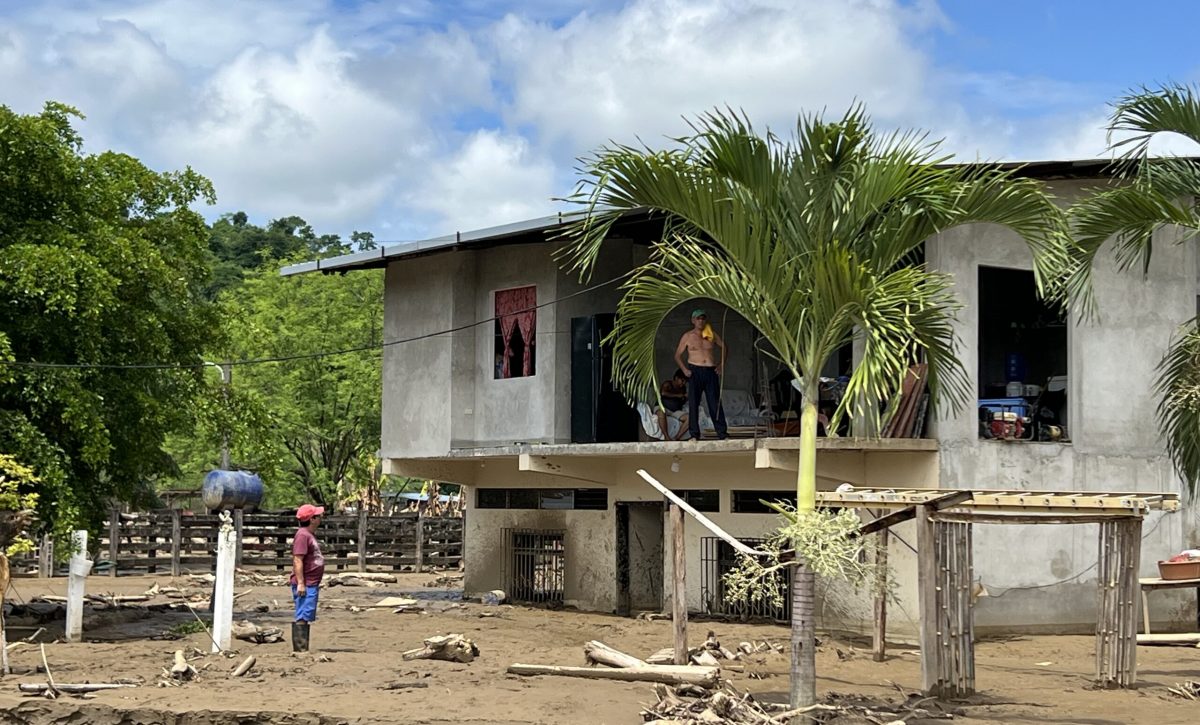 Inicia entrega de tarjetas de $130 a familias afectadas por el invierno en Portoviejo