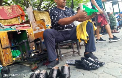 Inicio de clases impulsa el trabajo de lustradores de zapatos en Portoviejo
