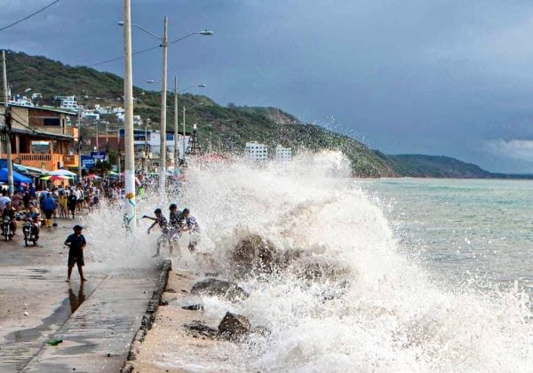 Inocar alerta sobre oleaje agitado en costas de Ecuador hasta el 14 de junio