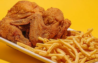 ¡Insólito! Una mujer pagó más de 600 dólares por unas papas fritas, sucedió por error y esto hizo para recuperar su dinero. (Pexels).