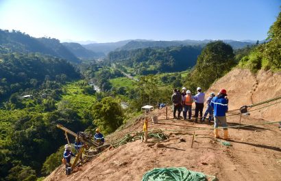 Inspección técnica confirma avances en estabilización de talud en vía Alóag-Santo Domingo