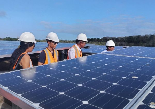 Instituciones firman convenio para impulsar el "Proyecto Cero Combustibles Fósiles en Galápagos". (Empresa Eléctrica Galápagos).