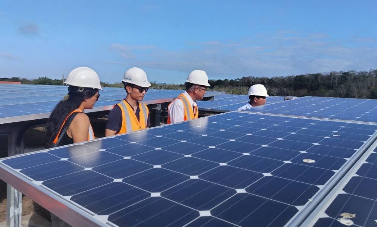 Instituciones firman convenio para impulsar el "Proyecto Cero Combustibles Fósiles en Galápagos". (Empresa Eléctrica Galápagos).