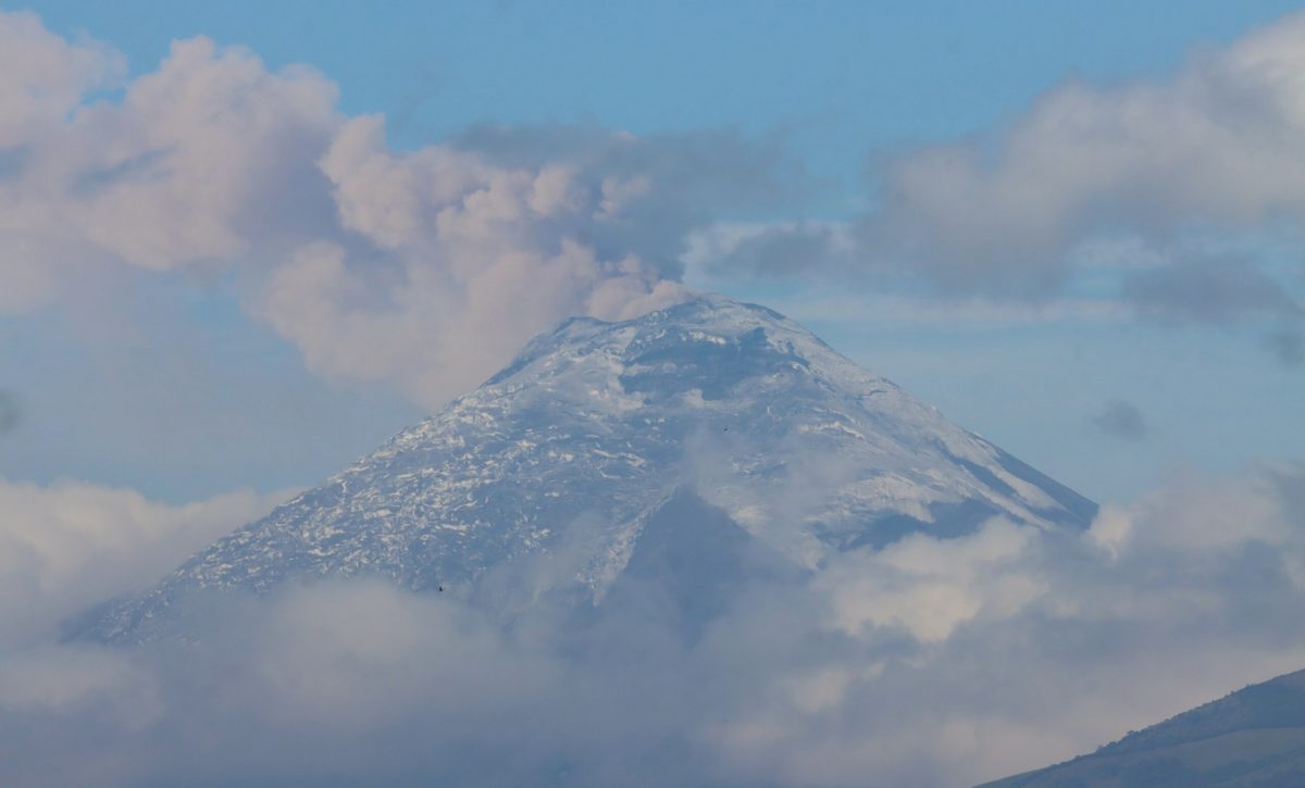 Instituto Geofísico monitorea el Volcán Cotopaxi tras 70 réplicas por sismo en Machachi