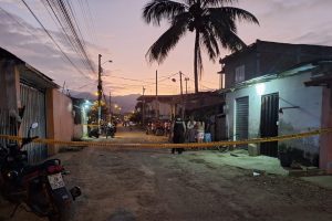 Intentan asesinar a una mujer cuando estaba sentada en los exteriores de su casa