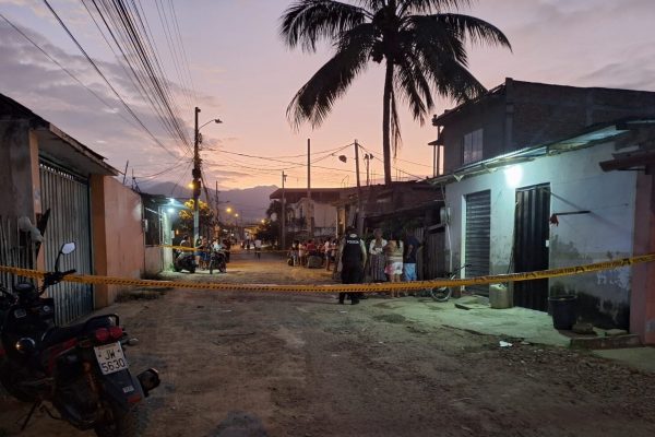 Intentan asesinar a una mujer cuando estaba sentada en los exteriores de su casa