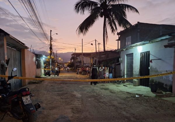 Intentan asesinar a una mujer cuando estaba sentada en los exteriores de su casa
