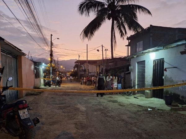 Intentan asesinar a una mujer cuando estaba sentada en los exteriores de su casa