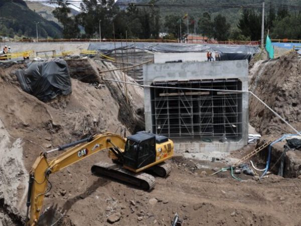 Intercambiador Mariana de Jesús registra 40% de avance y continúa construcción de 14 muros