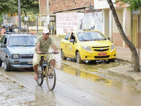 Intermitencias en alumbrado público de Chile y Quiroga tras inundaciones