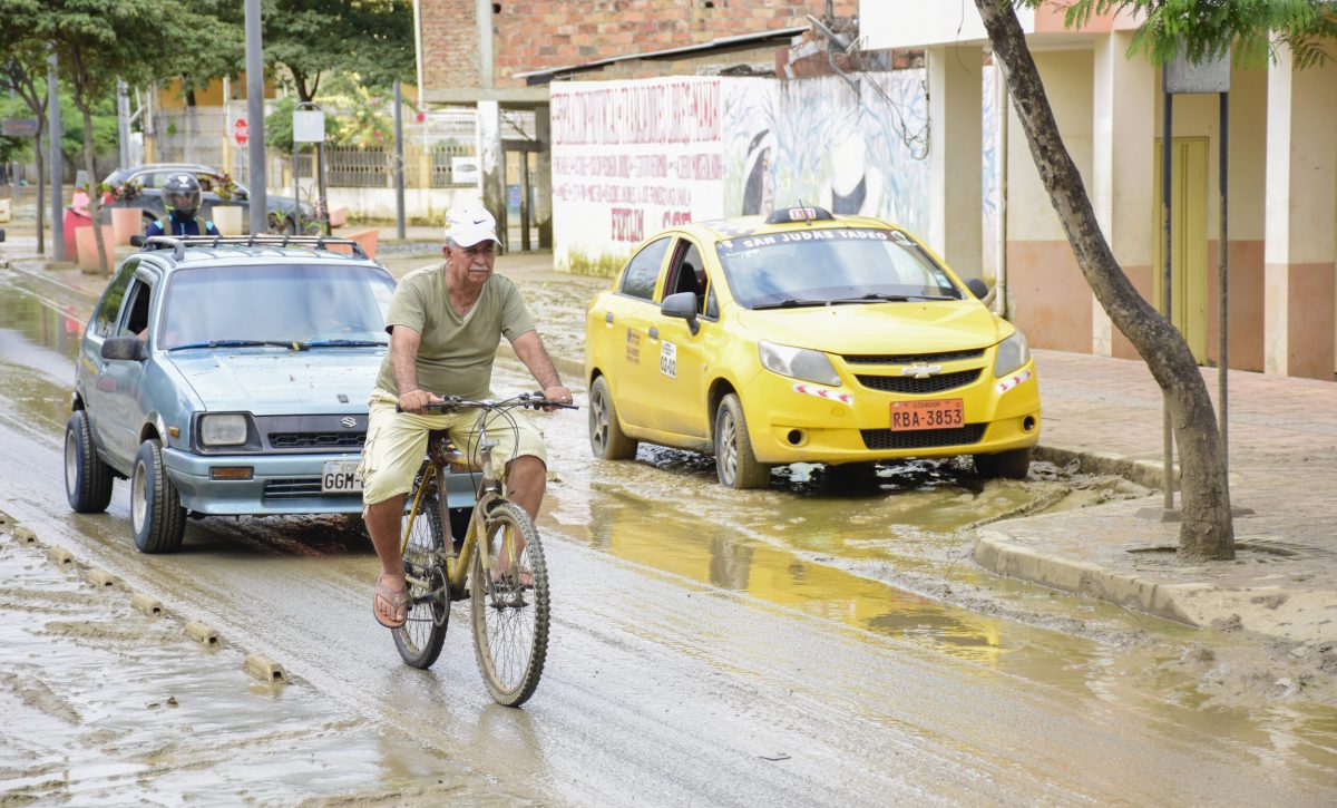Intermitencias en alumbrado público de Chile y Quiroga tras inundaciones