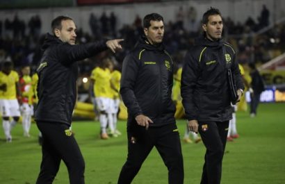 Ismael Rescalvo entrenador de Barcelona es duramente cuestionado por hinchas y periodistas. FOTO: API