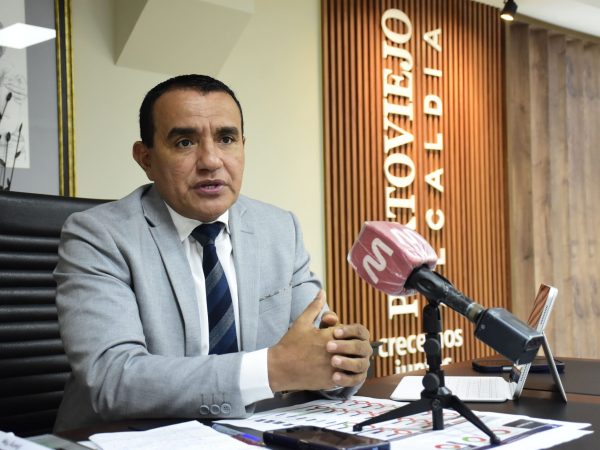 El alcalde de Portoviejo, Javier Pincay, viajó a Colombia al evento de la CAF que se realizará en la ciudad de Santa Marta.