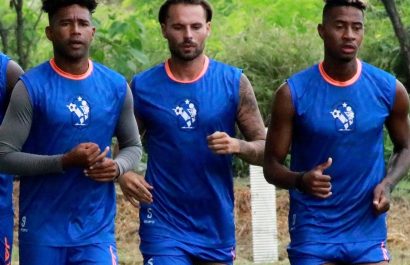 Jugadores del Manta durante un entrenamento.