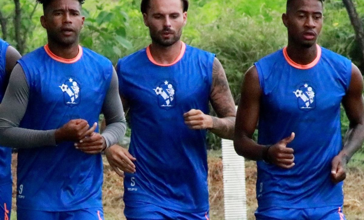 Jugadores del Manta durante un entrenamento.